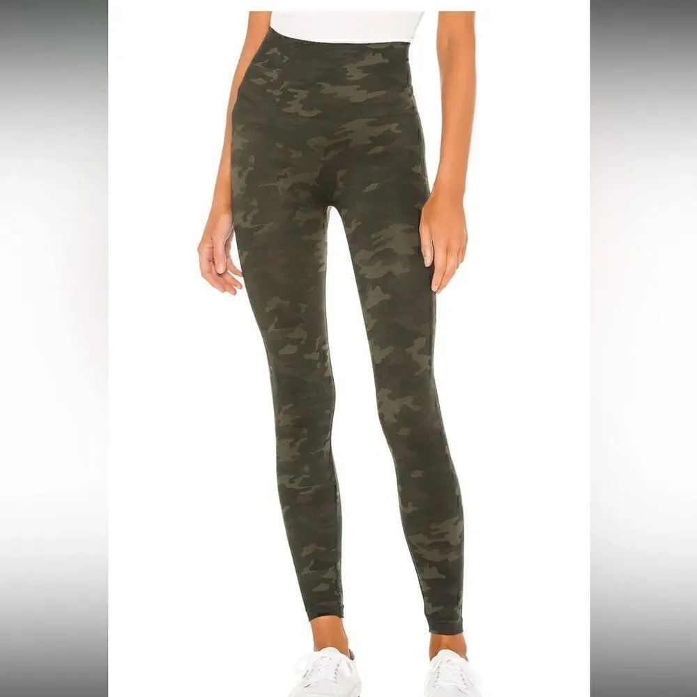 Look At Me Now Seamless Legging in Green Camo
SPANX